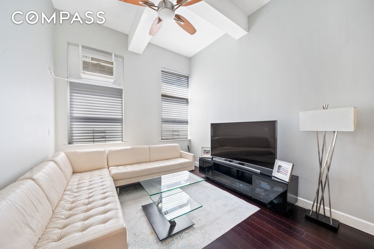 350 E 62nd St #4L - Photo 2 of 8
