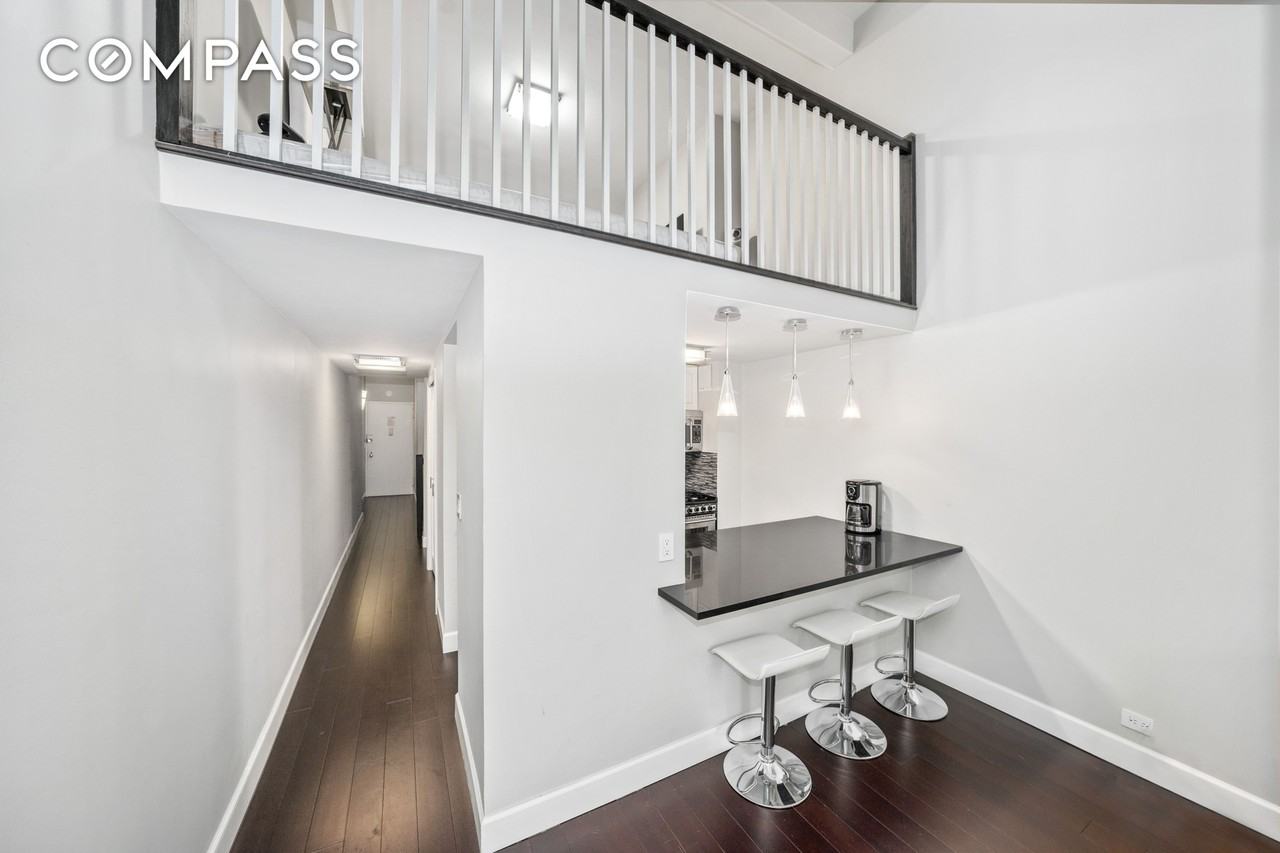 350 E 62nd St #4L - Photo 4 of 8