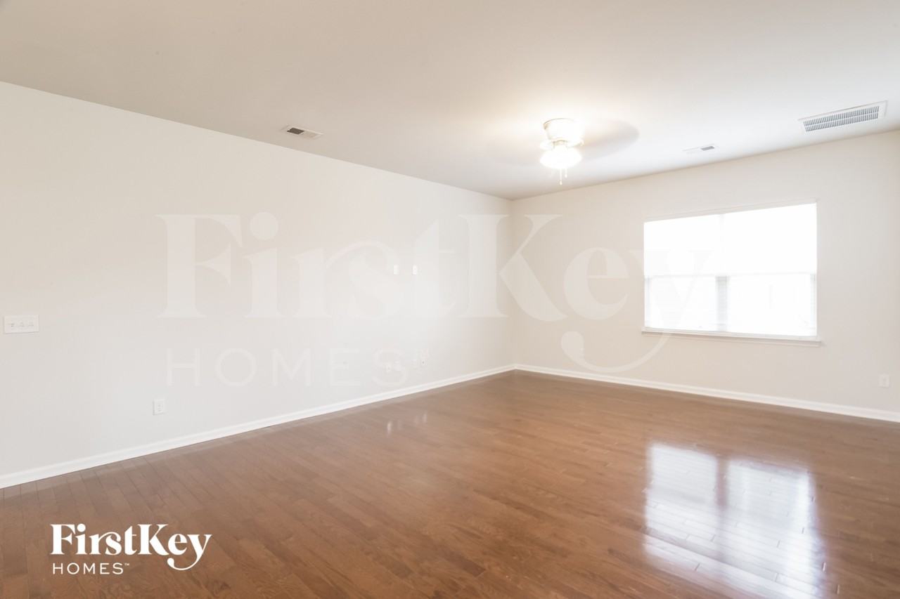 328 Cantley Ct - Photo 4 of 13