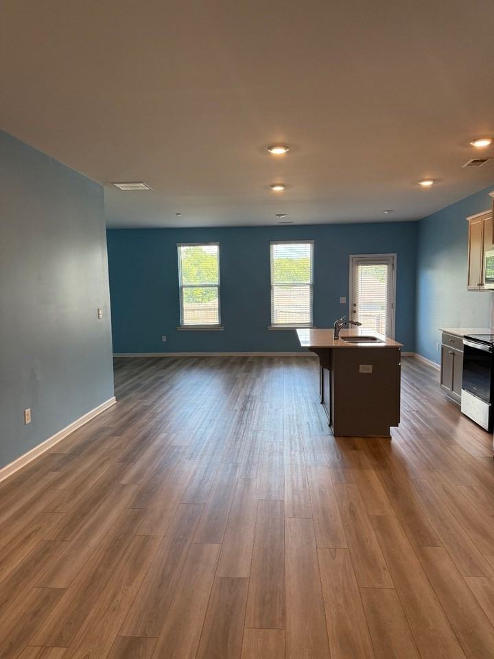 2763 Jansen Ave - Photo 3 of 17