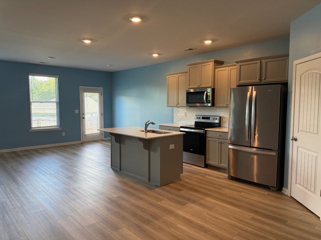 2763 Jansen Ave - Photo 4 of 17