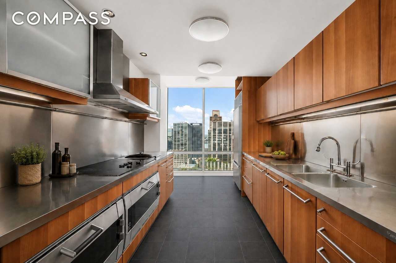 641 5th Ave #42H - Photo 2 of 9