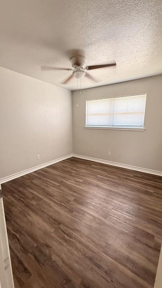 1506 E 37th St - Photo 5 of 12