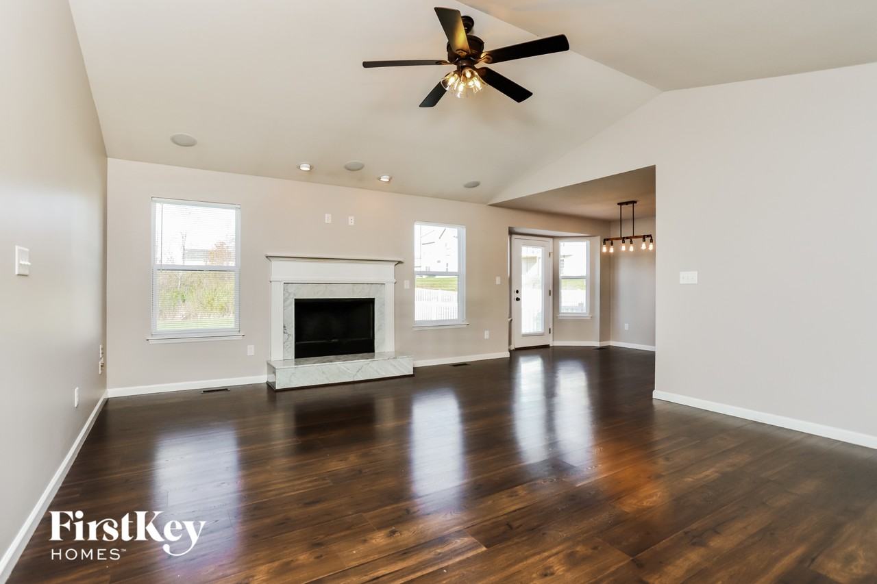 283 Cambridgeshire Ct - Photo 3 of 15