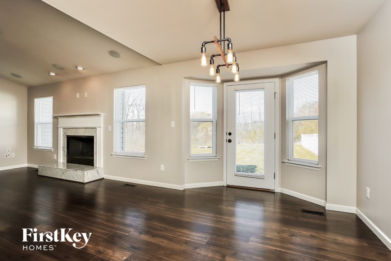 283 Cambridgeshire Ct - Photo 4 of 15
