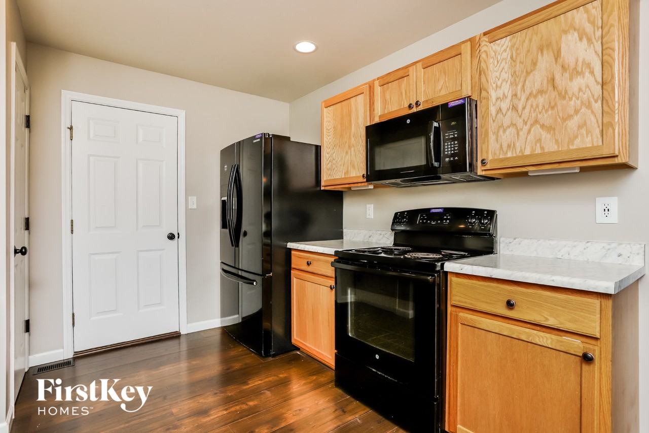 283 Cambridgeshire Ct - Photo 5 of 15