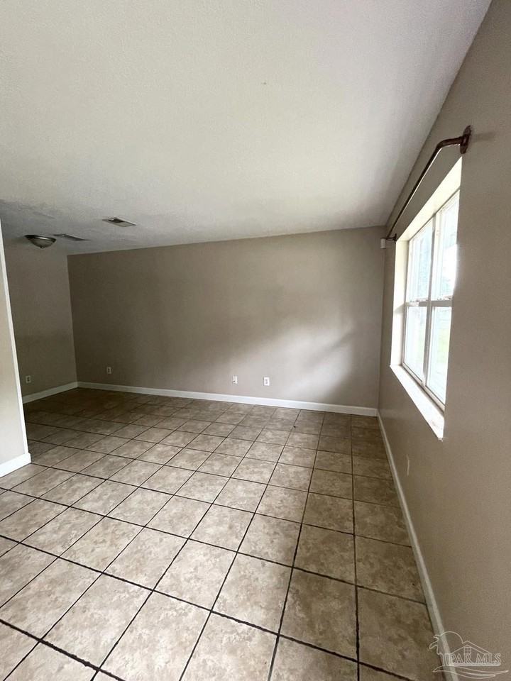 7240 Hilburn Rd #E2 - Photo 3 of 3