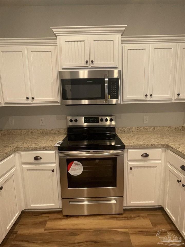 384 Hilburn Ln - Photo 6 of 13