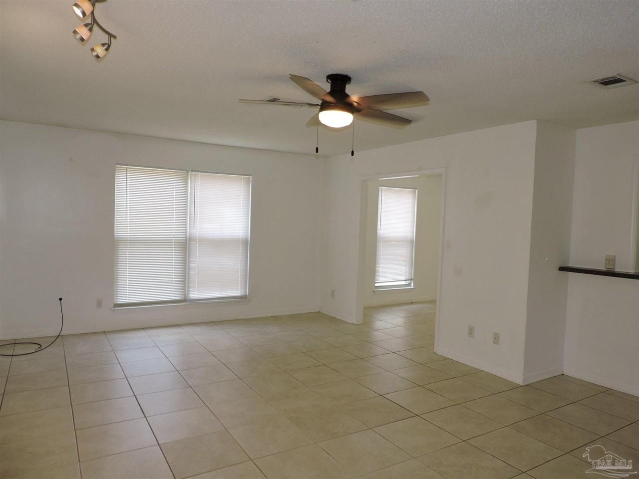 2323 Silversides Loop - Photo 6 of 27