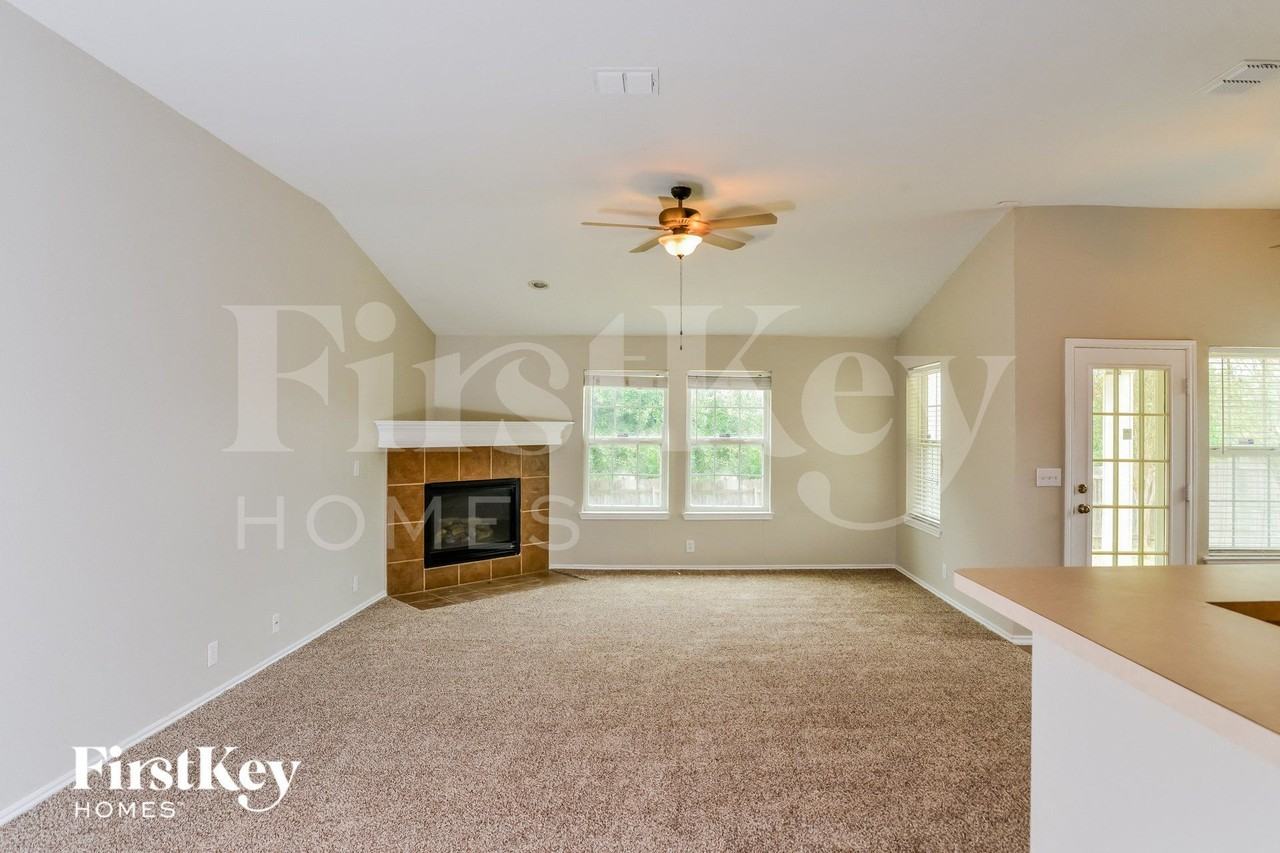 13701 Laramie Hl - Photo 2 of 16