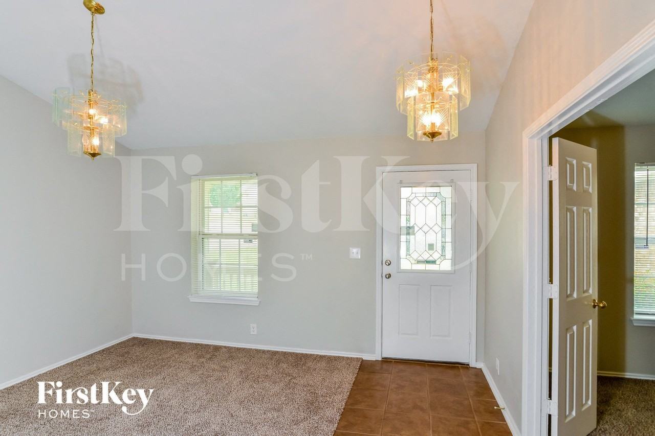 13701 Laramie Hl - Photo 3 of 16