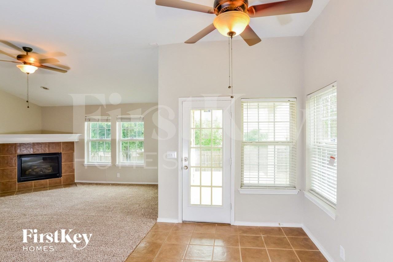 13701 Laramie Hl - Photo 4 of 16