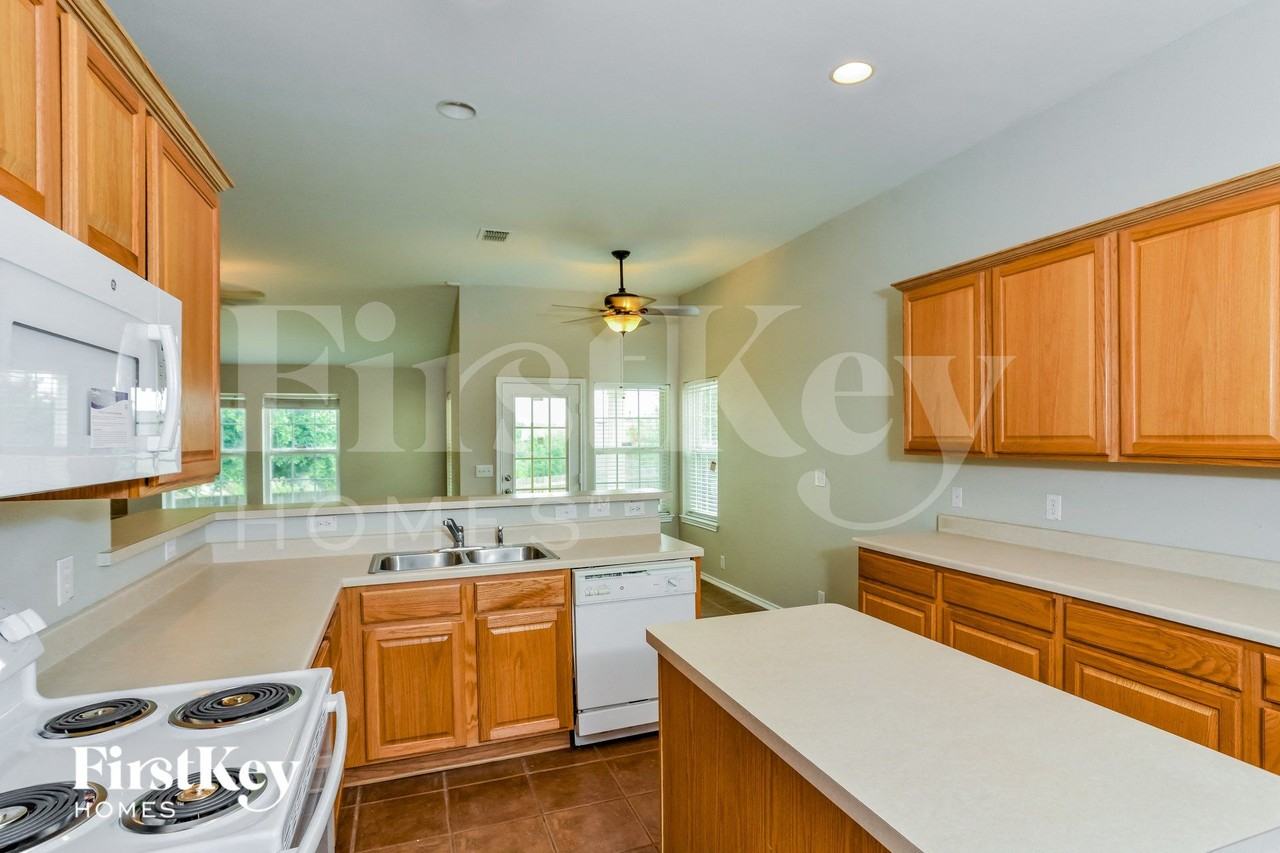 13701 Laramie Hl - Photo 6 of 16