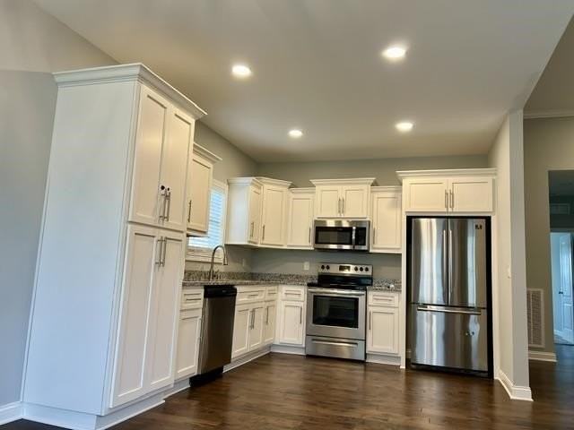 237 Ford Ave - Photo 7 of 13