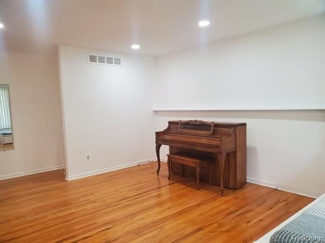 37515 Agar Dr - Photo 6 of 23