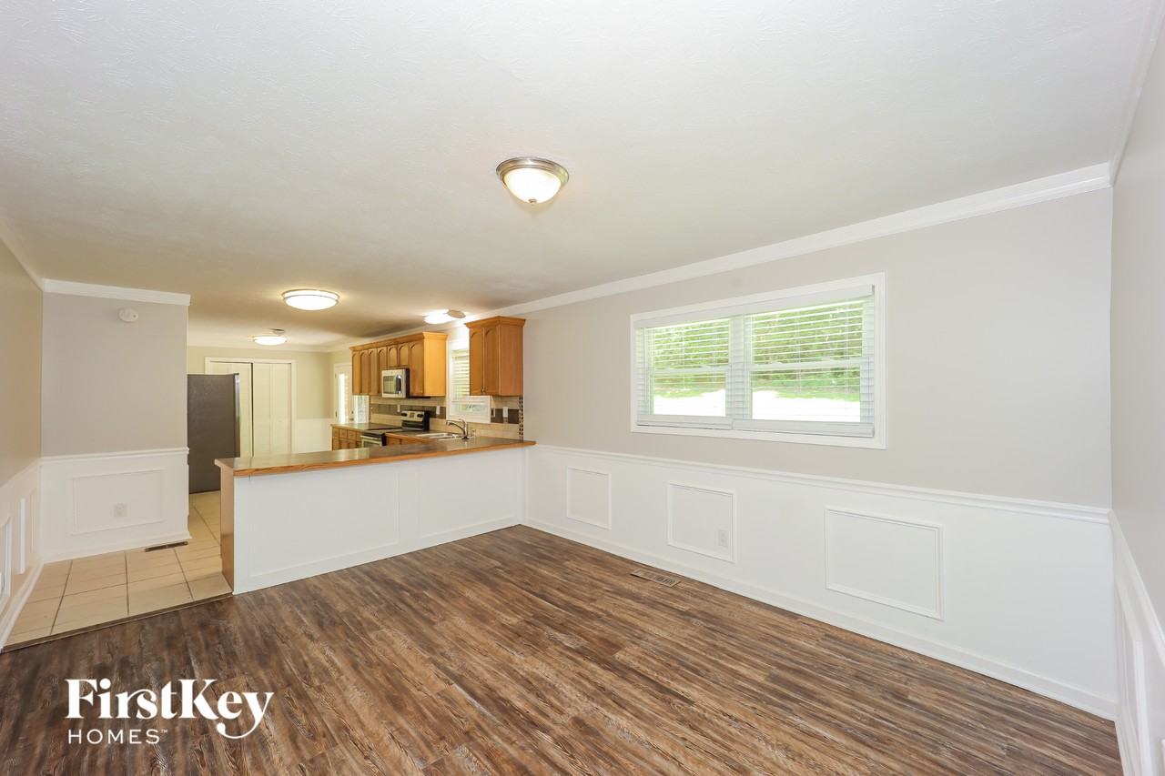 6196 Prince Ct - Photo 4 of 15