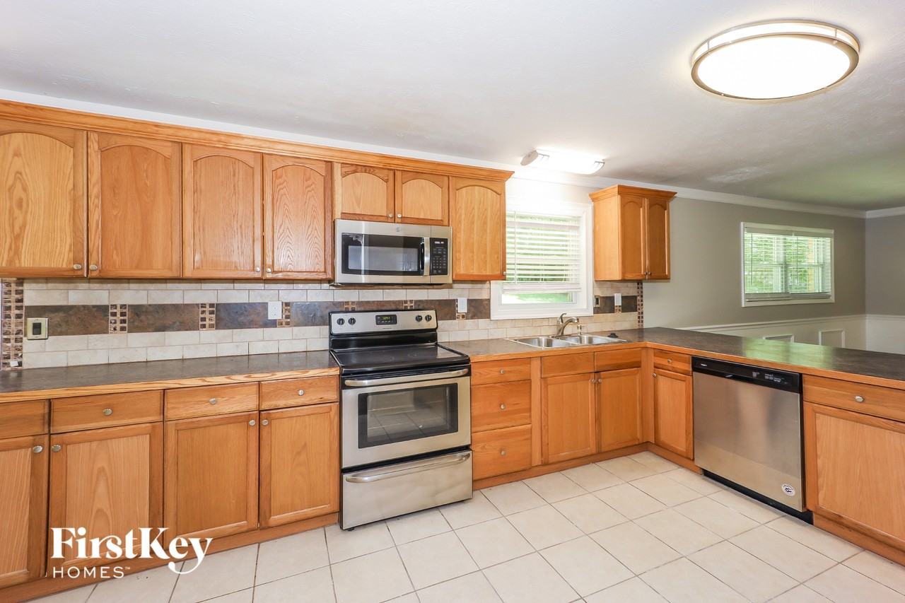 6196 Prince Ct - Photo 6 of 15