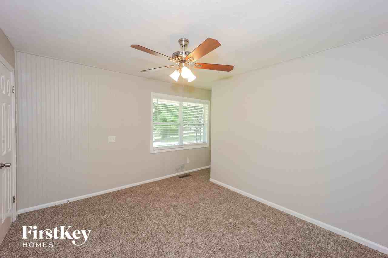 6196 Prince Ct - Photo 7 of 15