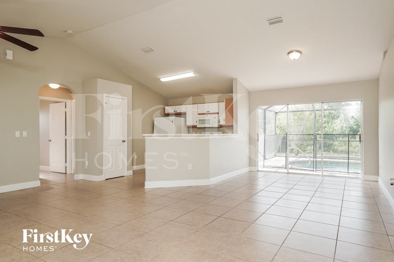 3319 40th St Sw - Photo 3 of 16