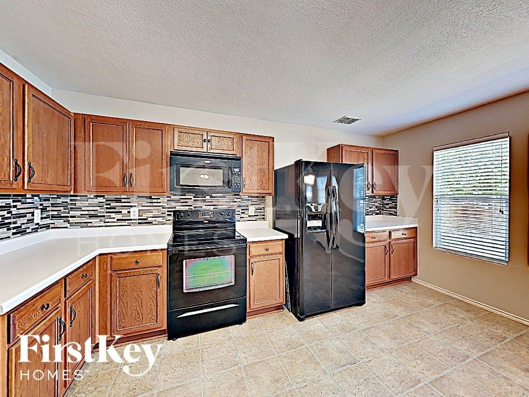 716 Wrigley Dr - Photo 3 of 19