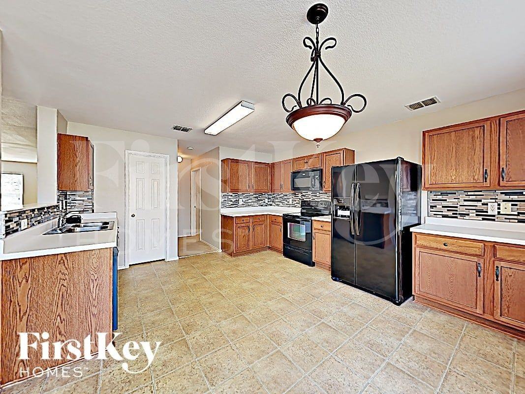 716 Wrigley Dr - Photo 5 of 19