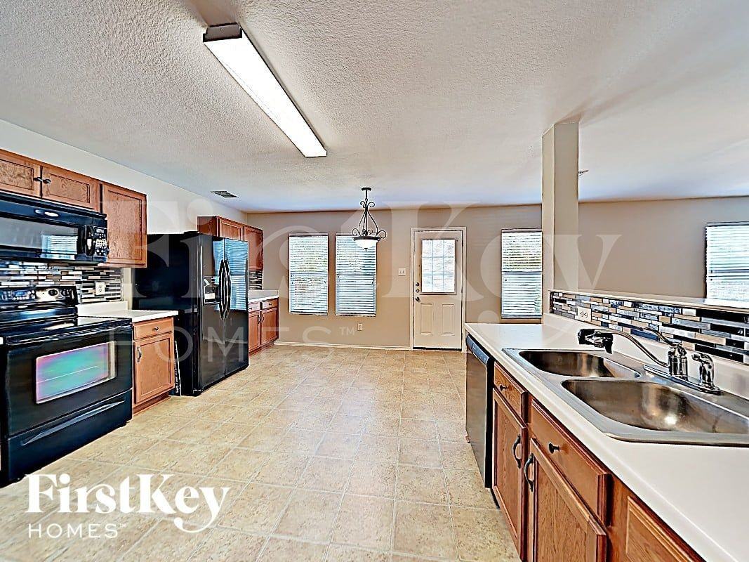 716 Wrigley Dr - Photo 6 of 19