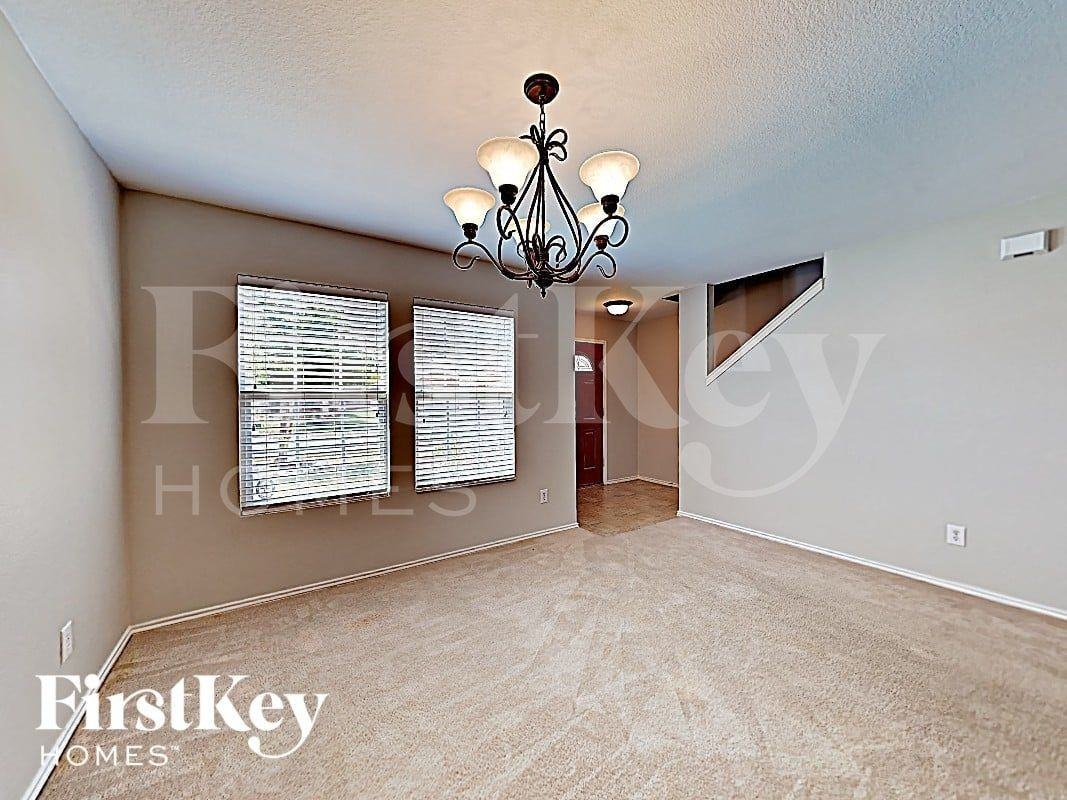 716 Wrigley Dr - Photo 7 of 19