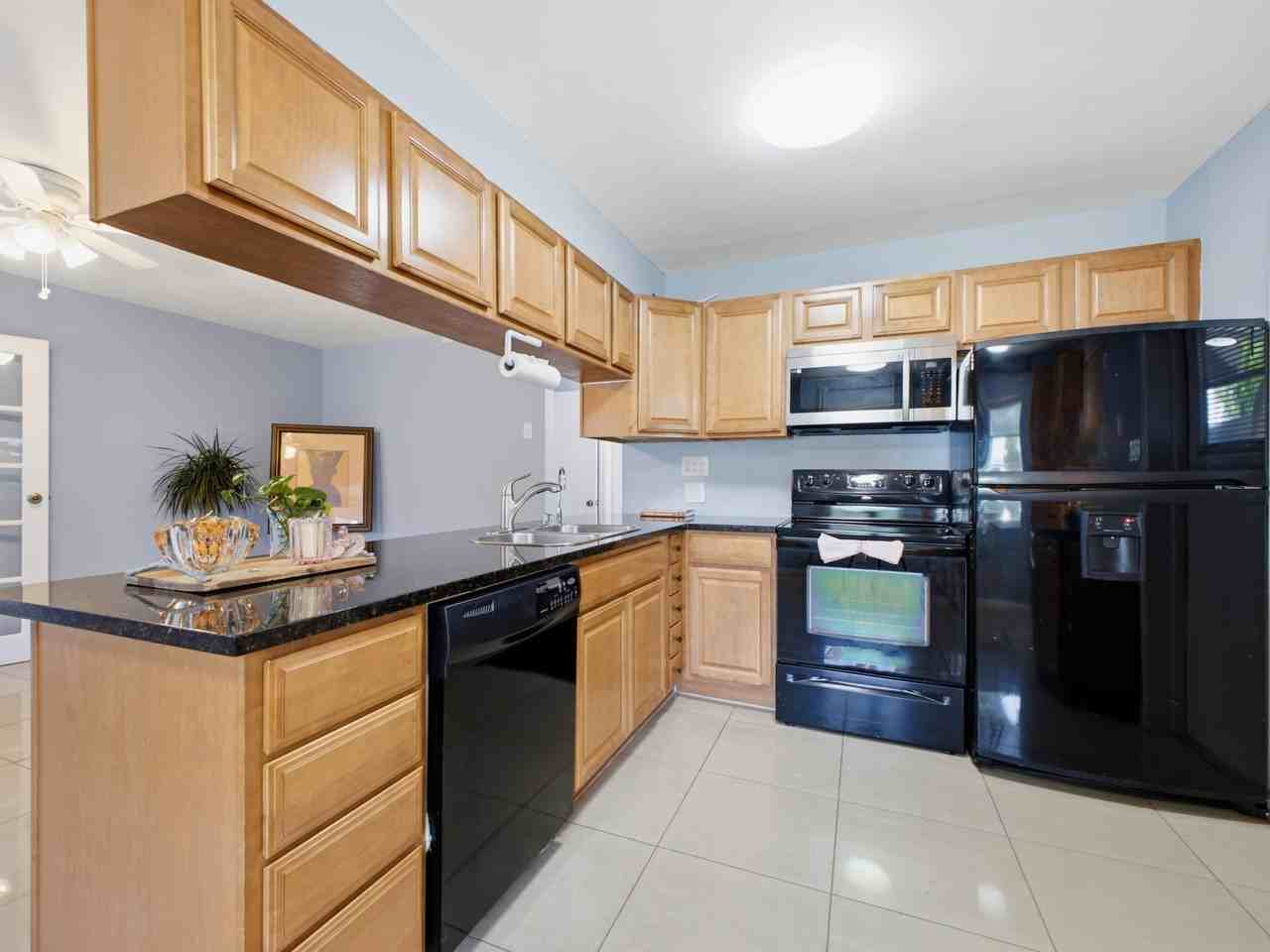 370 Orange Way - Photo 6 of 31