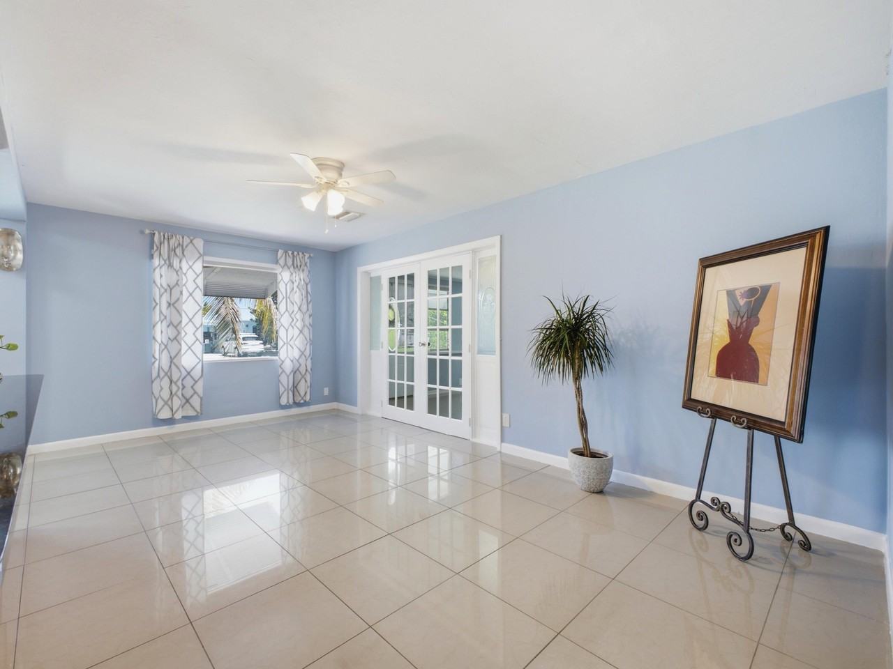 370 Orange Way - Photo 7 of 31