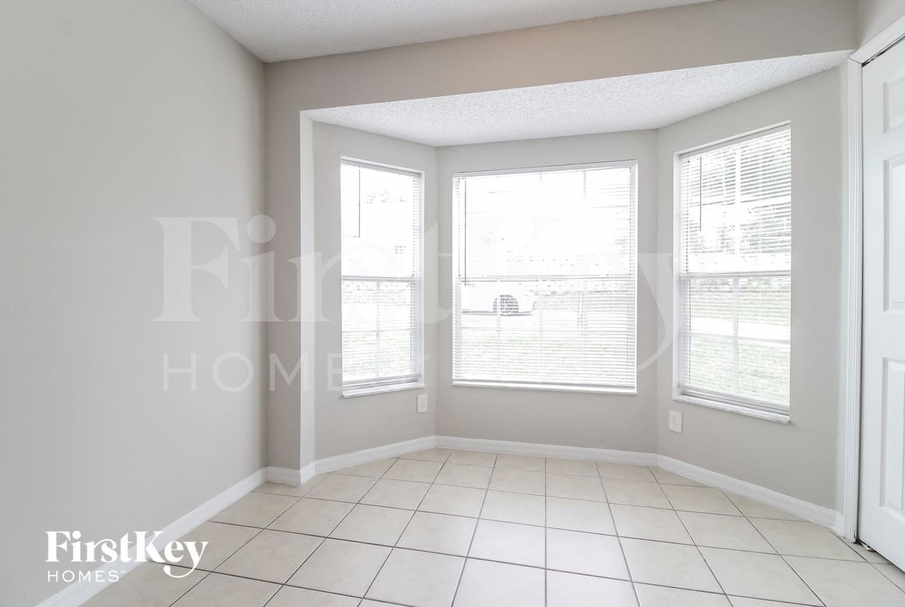 6564 Viewpoint Ct - Photo 4 of 16