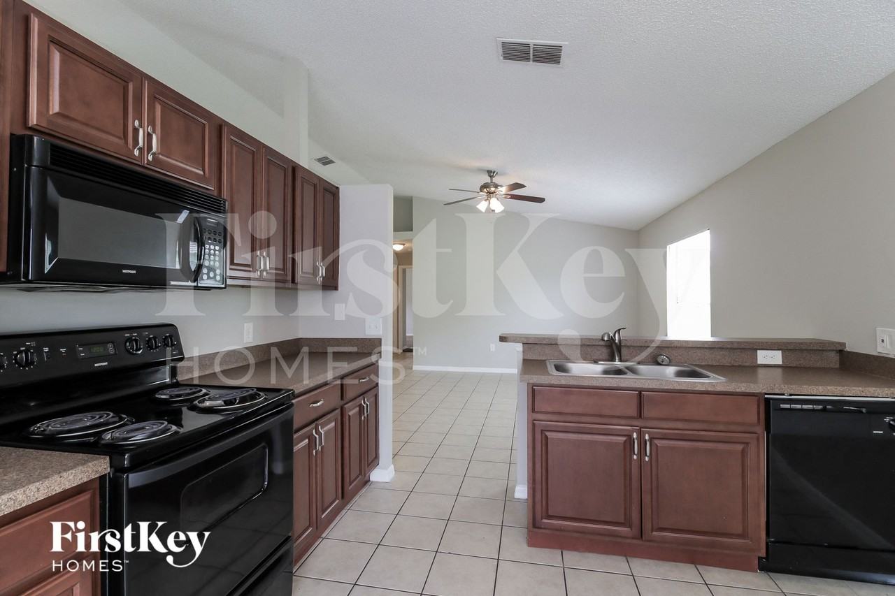 6564 Viewpoint Ct - Photo 5 of 16