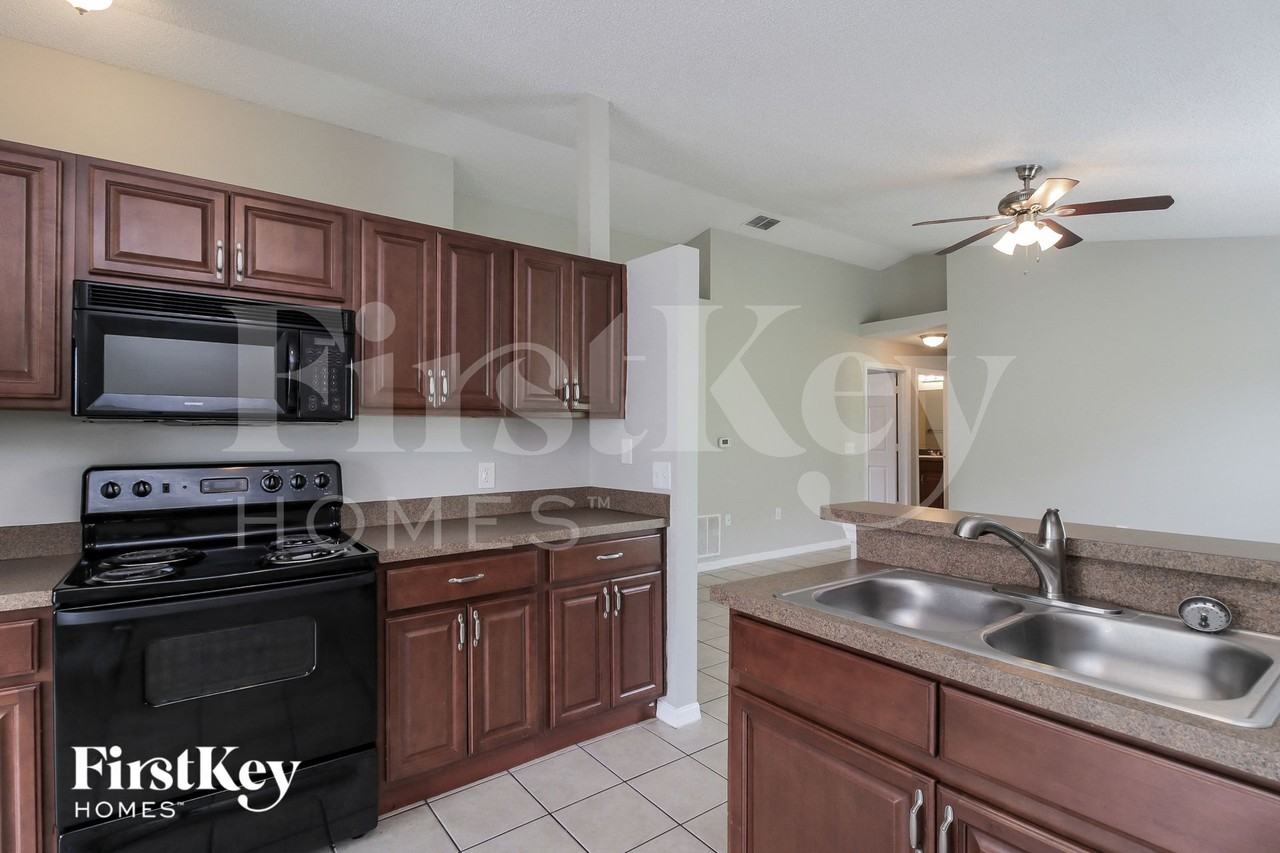 6564 Viewpoint Ct - Photo 6 of 16