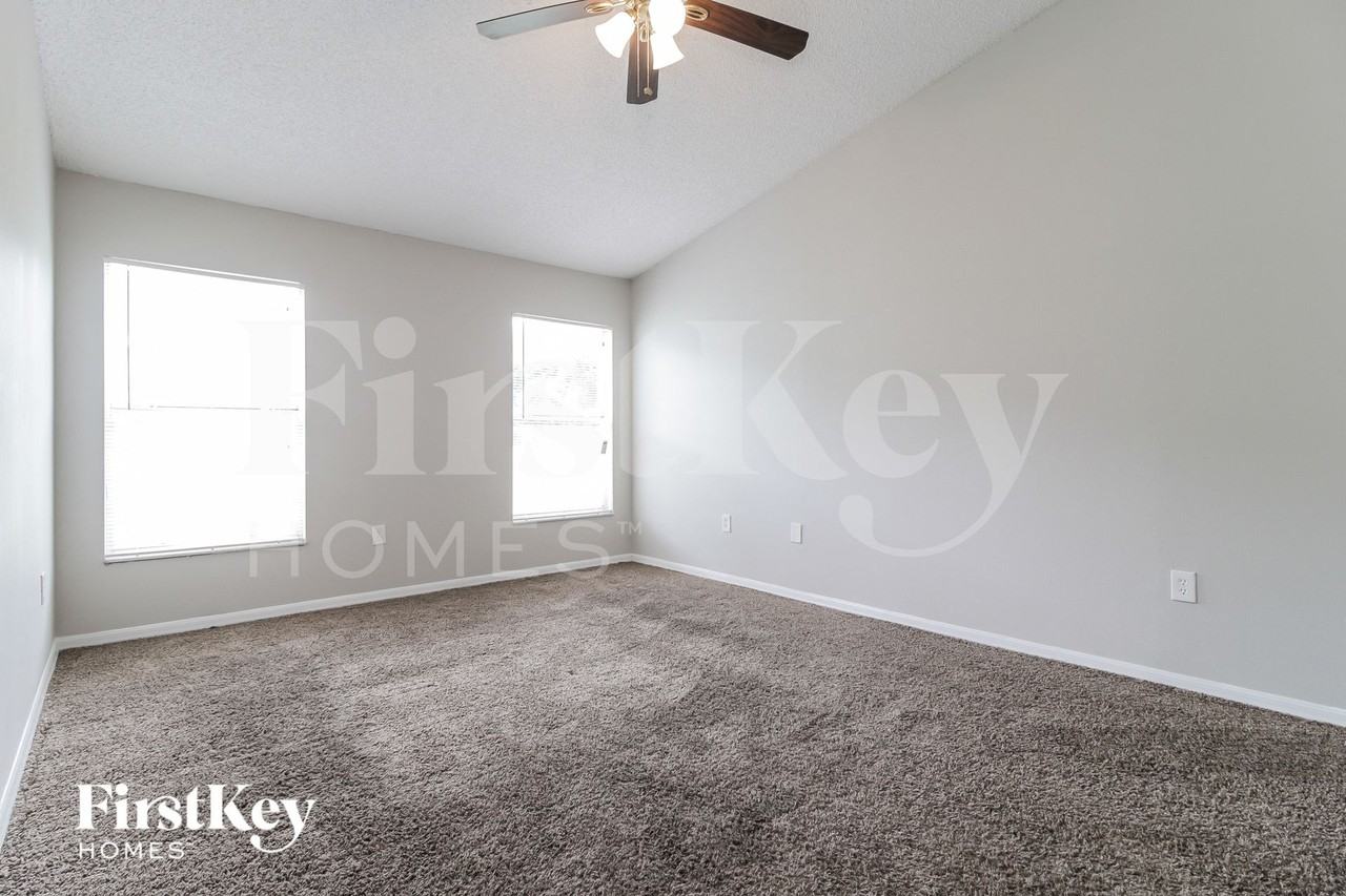 6564 Viewpoint Ct - Photo 7 of 16