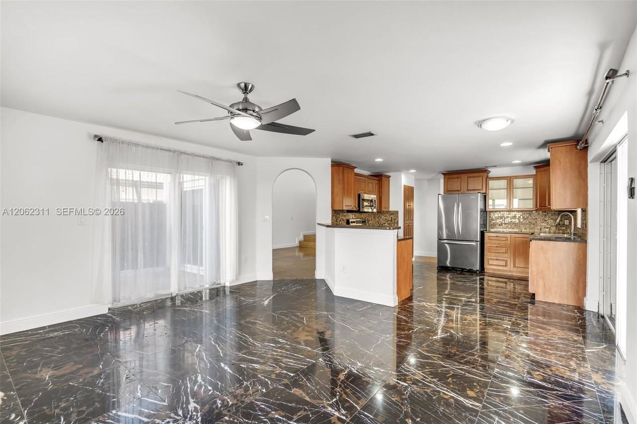 5160 Nw 112th Ct - Photo 5 of 8