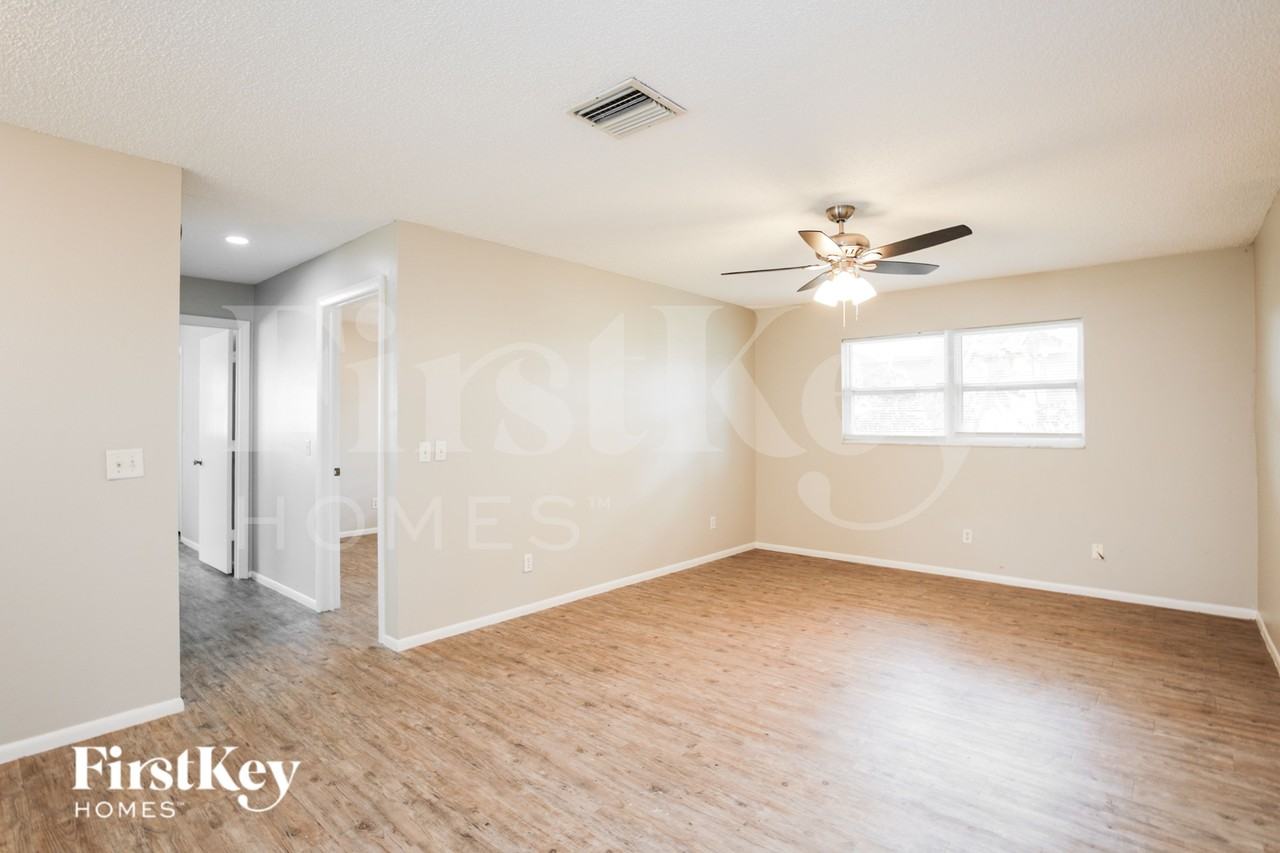 603 Wildwood Pkwy - Photo 3 of 16