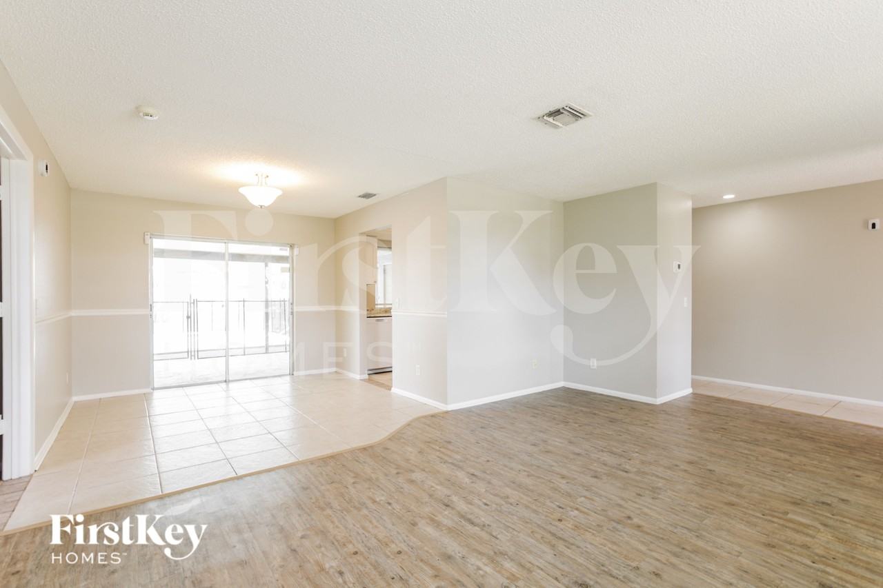 603 Wildwood Pkwy - Photo 4 of 16