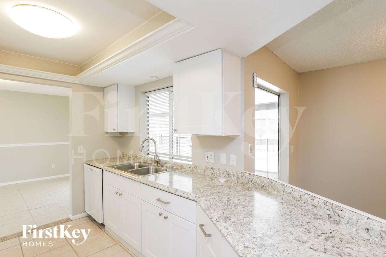 603 Wildwood Pkwy - Photo 6 of 16
