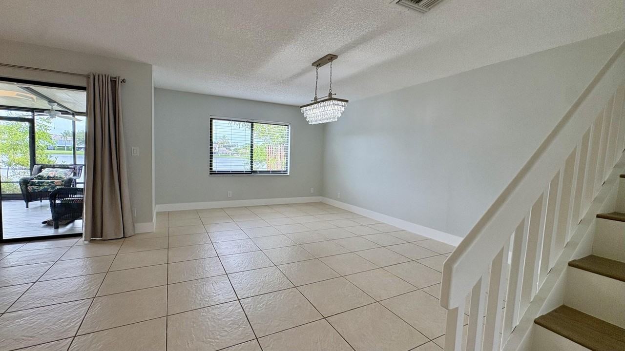 5325 Tennis Ln - Photo 4 of 31