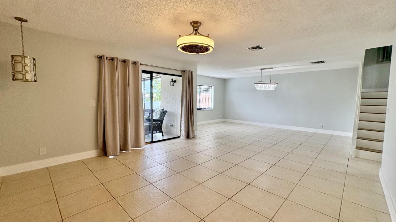 5325 Tennis Ln - Photo 6 of 31