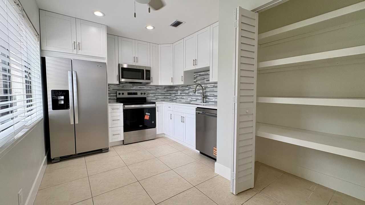 5325 Tennis Ln - Photo 7 of 31