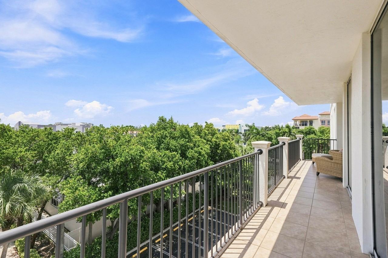 101 S Ocean Dr #501 - Photo 4 of 45