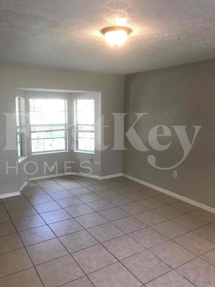 4804 Oriole Dr - Photo 3 of 20