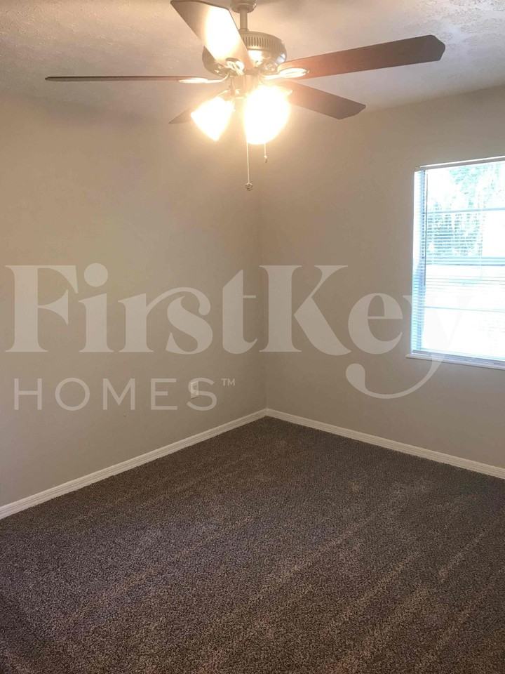4804 Oriole Dr - Photo 4 of 20