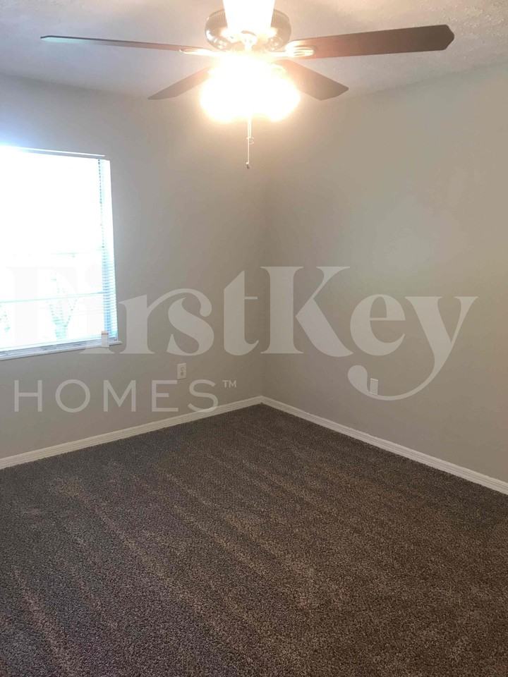 4804 Oriole Dr - Photo 5 of 20