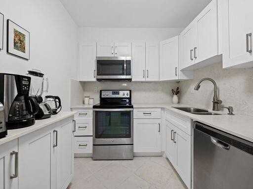 3221 S Ocean Blvd #405 - Photo 4 of 16