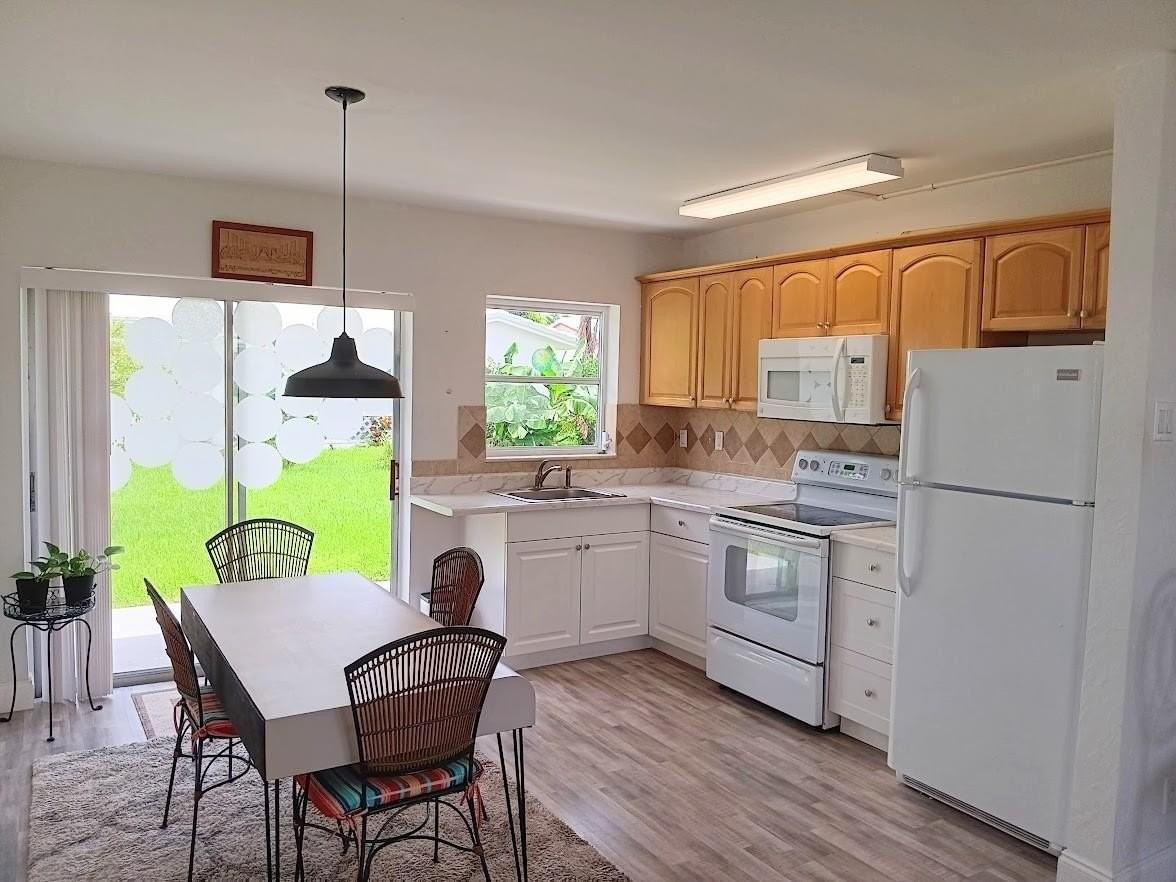 7105 Nw 74th Pl - Photo 3 of 10
