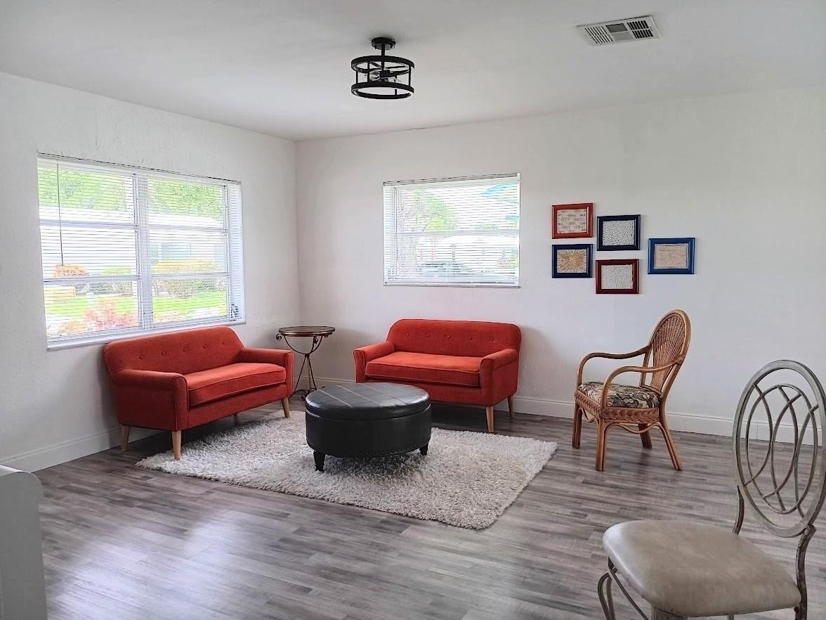 7105 Nw 74th Pl - Photo 4 of 10