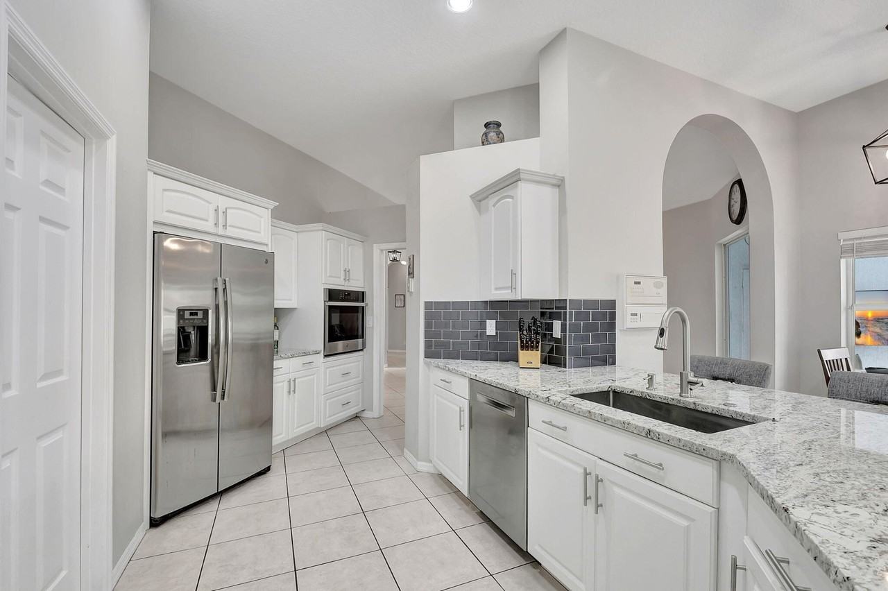 11723 Waterbend Ct - Photo 3 of 42