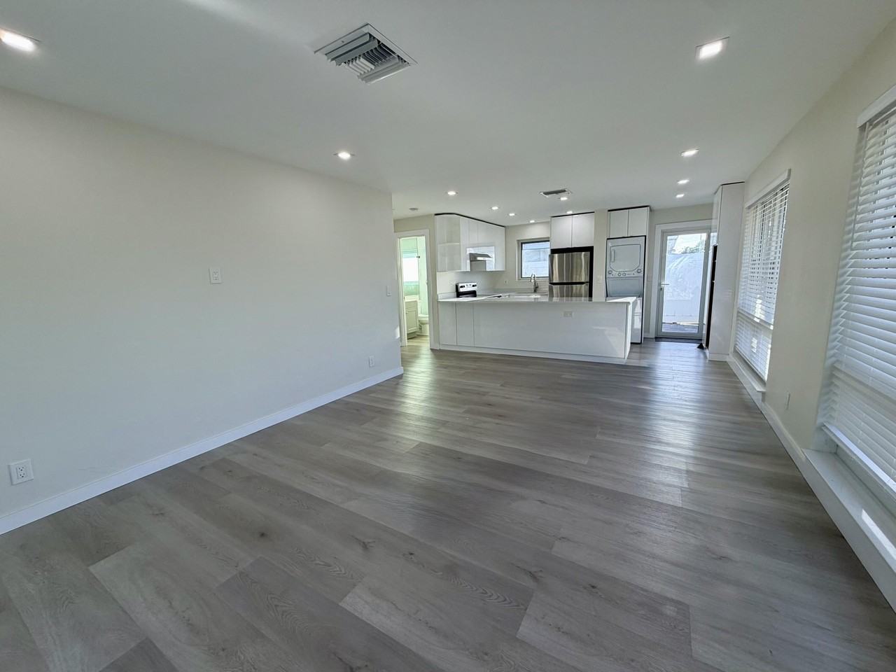 2070 Ne 56th St #1 - Photo 2 of 16