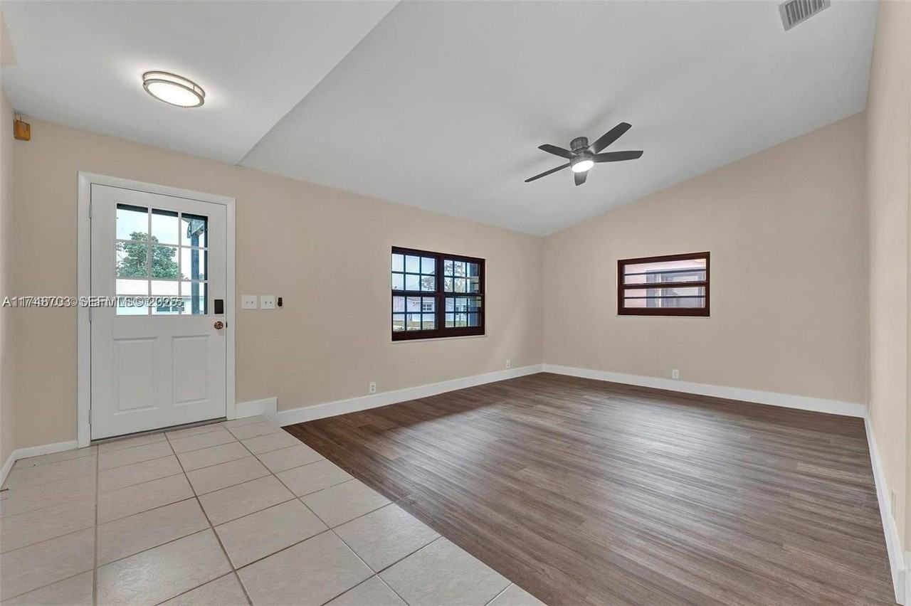 1406 Nw 8th St - Photo 3 of 44